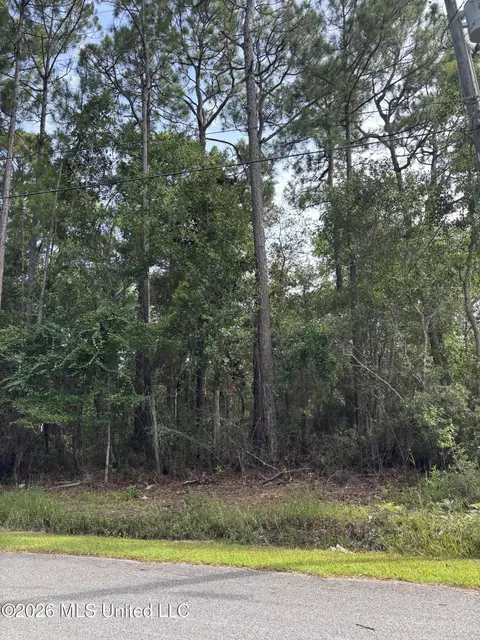 2104 Peach St, Ocean Springs, MS 39564