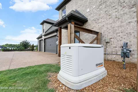 Exterior - 5441 Grays Valley Dr, Hernando, MS 38632 photo 6 of 12