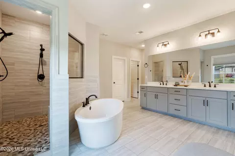 Bath - 5441 Grays Valley Dr, Hernando, MS 38632 photo 1 of 6