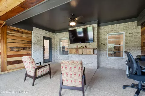 Exterior - 5441 Grays Valley Dr, Hernando, MS 38632 photo 3 of 12