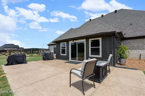 Exterior - 5441 Grays Valley Dr, Hernando, MS 38632 photo 4 of 12