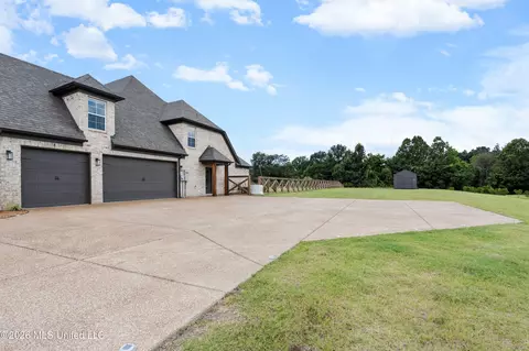 Exterior - 5441 Grays Valley Dr, Hernando, MS 38632 photo 7 of 12