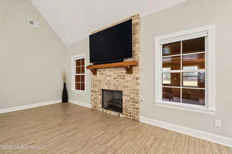 Living - 5441 Grays Valley Dr, Hernando, MS 38632 photo 1 of 2
