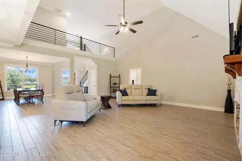 Living - 5441 Grays Valley Dr, Hernando, MS 38632 photo 2 of 2