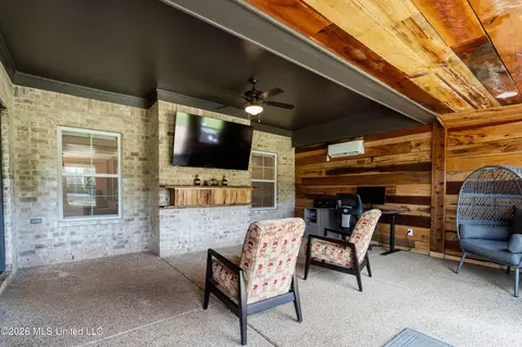 Exterior - 5441 Grays Valley Dr, Hernando, MS 38632 photo 2 of 12
