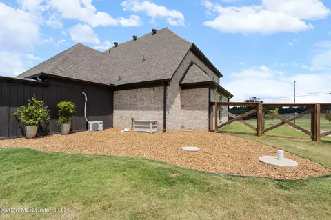 Exterior - 5441 Grays Valley Dr, Hernando, MS 38632 photo 5 of 12