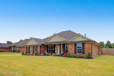 5933 Grove Ln, Horn Lake, MS 38637
