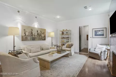 Living - 1 Carlyle Pl, Jackson, MS 39216 photo 1 of 2