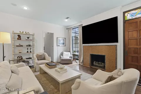Living - 1 Carlyle Pl, Jackson, MS 39216 photo 2 of 2