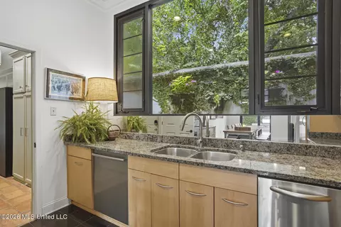 Kitchen - 1 Carlyle Pl, Jackson, MS 39216 photo 4 of 5