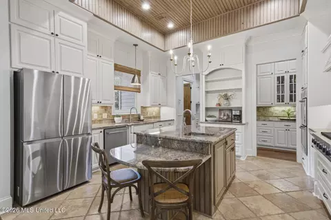 Kitchen - 100 Cedar Woods Dr, Madison, MS 39110 photo 4 of 10
