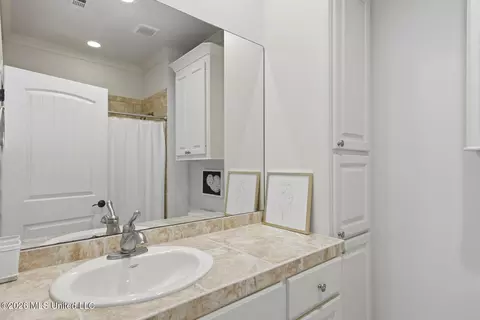 Bath - 100 Cedar Woods Dr, Madison, MS 39110 photo 6 of 7