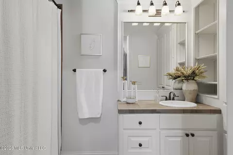 Bath - 100 Cedar Woods Dr, Madison, MS 39110 photo 2 of 7