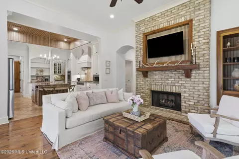 Living - 100 Cedar Woods Dr, Madison, MS 39110 photo 2 of 2