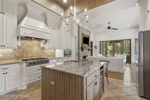 Kitchen - 100 Cedar Woods Dr, Madison, MS 39110 photo 8 of 10