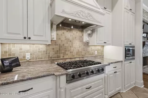 Kitchen - 100 Cedar Woods Dr, Madison, MS 39110 photo 6 of 10