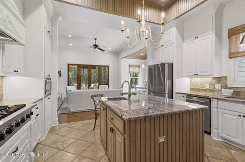 Kitchen - 100 Cedar Woods Dr, Madison, MS 39110 photo 5 of 10