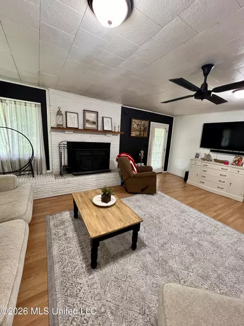 Living - 579 Holmesville Rd, Jayess, MS 39641 photo 2 of 2