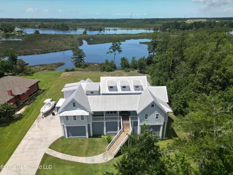 10565 Shorecrest Rd, Biloxi, MS 39532