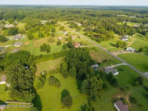 Beechtree Lane, Byhalia, MS 38611 photo 4