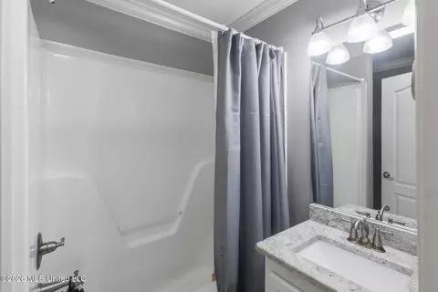 Bath - 918 Zetus Rd, Brookhaven, MS 39601 photo 2 of 4