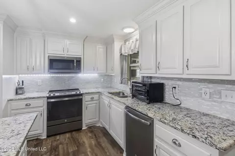 Kitchen - 918 Zetus Rd, Brookhaven, MS 39601 photo 2 of 2