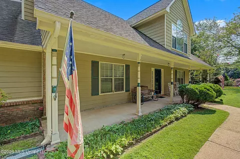 Exterior - 12985 Pine Crest Dr, Olive Branch, MS 38654 photo 5 of 17