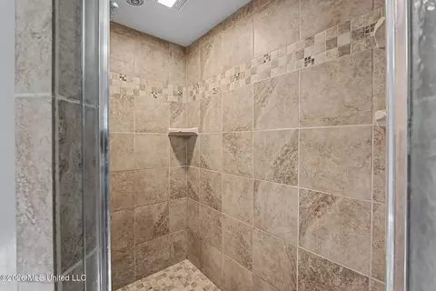 Bath - 12985 Pine Crest Dr, Olive Branch, MS 38654 photo 3 of 4