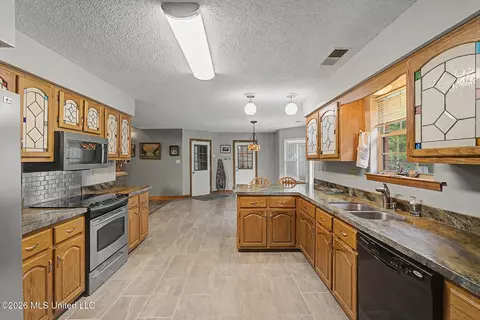 Kitchen - 12985 Pine Crest Dr, Olive Branch, MS 38654 photo 3 of 3