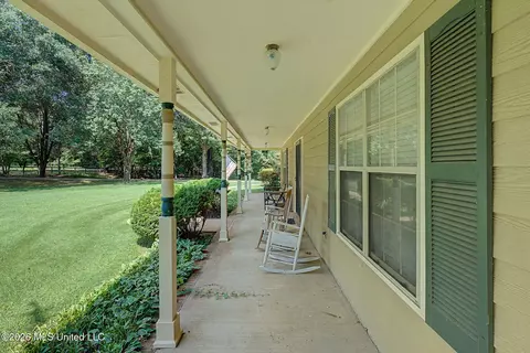 Exterior - 12985 Pine Crest Dr, Olive Branch, MS 38654 photo 6 of 17