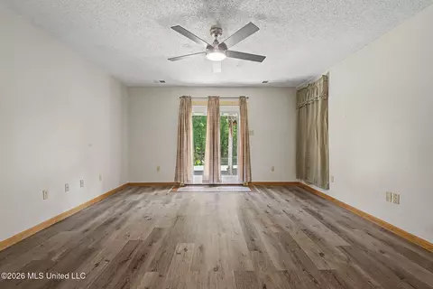 Living - 12985 Pine Crest Dr, Olive Branch, MS 38654 photo 5 of 5