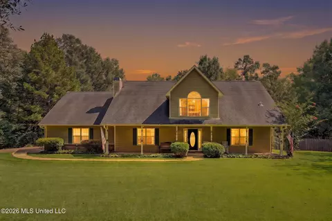 Exterior - 12985 Pine Crest Dr, Olive Branch, MS 38654 photo 17 of 17