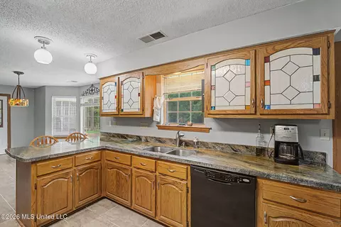 Kitchen - 12985 Pine Crest Dr, Olive Branch, MS 38654 photo 2 of 3