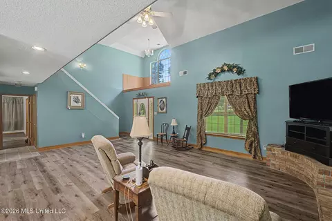 Living - 12985 Pine Crest Dr, Olive Branch, MS 38654 photo 3 of 5