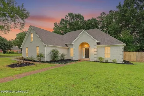 2215 Greencliff Dr, Southaven, MS 38672