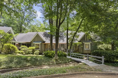 12 E Hill Dr, Jackson, MS 39216 photo 1