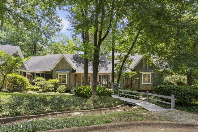 12 E Hill Dr, Jackson, MS 39216