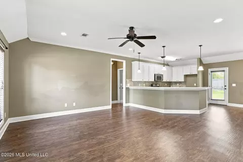 Living - 159 Harvey Cir, Canton, MS 39046 photo 1 of 4
