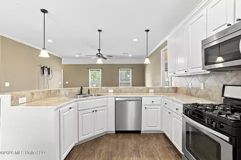Kitchen - 159 Harvey Cir, Canton, MS 39046 photo 2 of 3