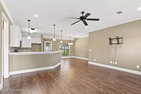 Living - 159 Harvey Cir, Canton, MS 39046 photo 2 of 4