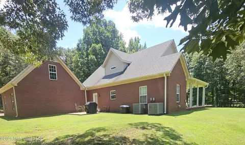 Exterior - 8686 Sheltowee Trl, Hernando, MS 38632 photo 3 of 7