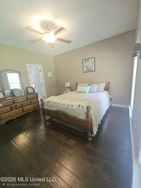 Bedroom - 8686 Sheltowee Trl, Hernando, MS 38632 photo 2 of 3