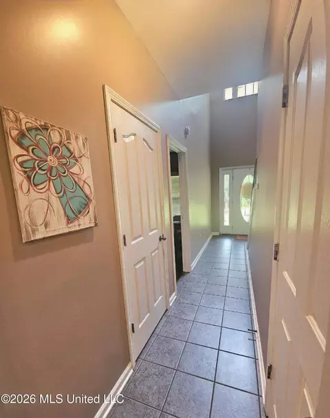 Entry Way - 8686 Sheltowee Trl, Hernando, MS 38632 photo 3 of 3