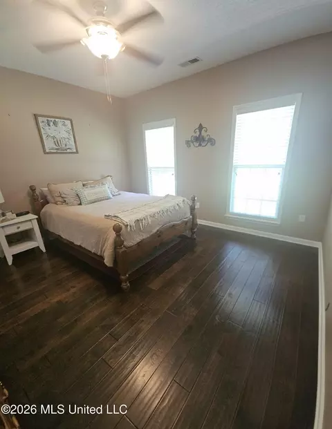 Bedroom - 8686 Sheltowee Trl, Hernando, MS 38632 photo 1 of 3