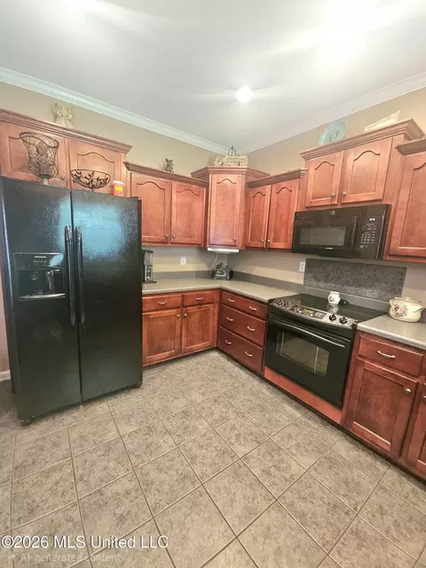 Kitchen - 8686 Sheltowee Trl, Hernando, MS 38632 photo 2 of 6