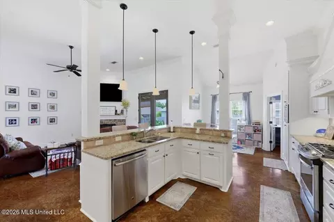 Kitchen - 400 Winterfield Way, Brandon, MS 39042 photo 2 of 6
