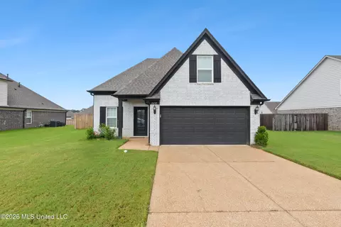 2432 Johnny Ray Dr, Southaven, MS 38672