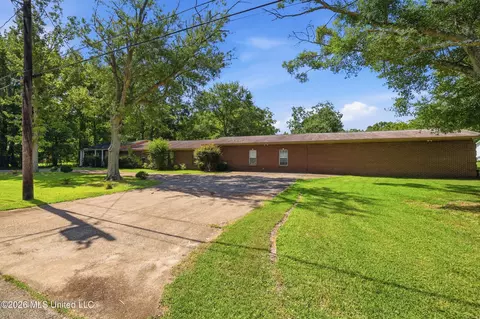 Exterior - 3518 Hemlock Ave, Moss Point, MS 39563 photo 6 of 10