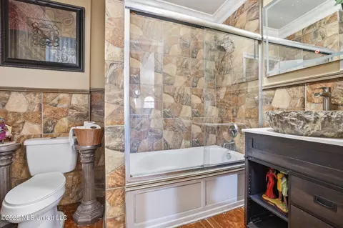 Bath - 3518 Hemlock Ave, Moss Point, MS 39563 photo 1 of 6