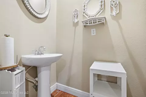 Bath - 3518 Hemlock Ave, Moss Point, MS 39563 photo 5 of 6